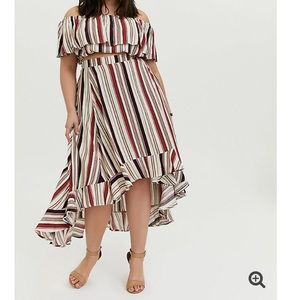 Shoulder crop top and high low skirt